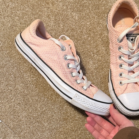 Converse women’s Pink Sneakers - Picture 7 of 8